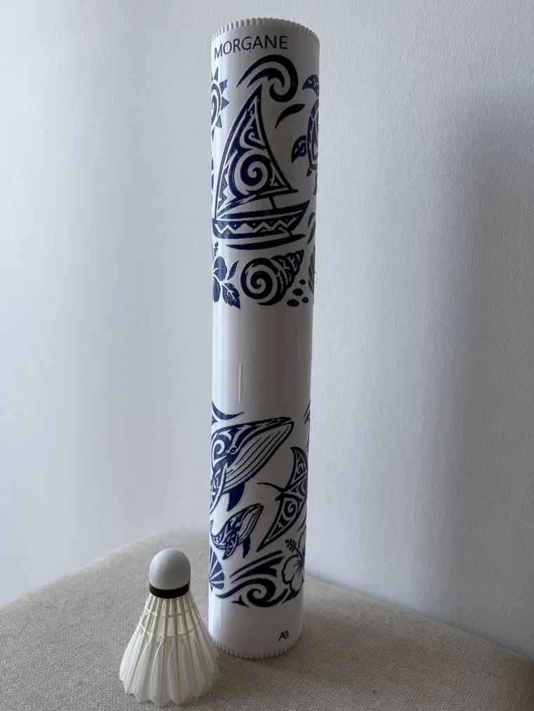 Boîte blanche au prénom MORGANE, motif polynésien bleu marine